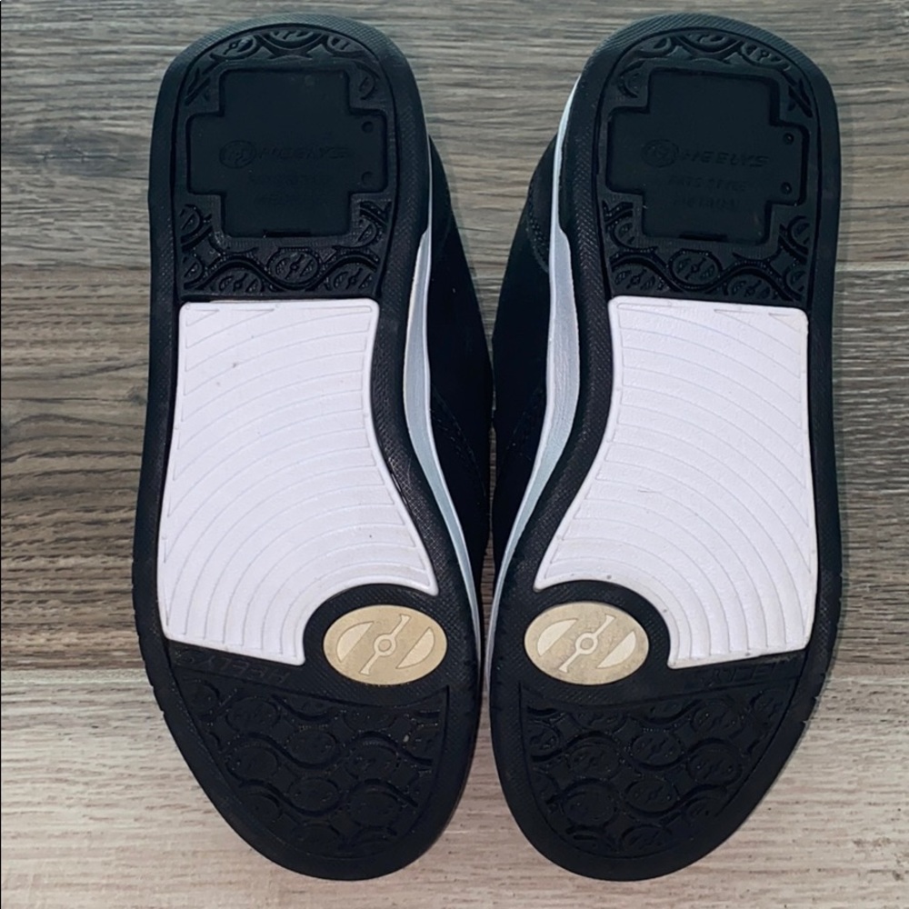 HEELY’S!! Blk /Wht Size 3 like new!! - Picture 4 of 5